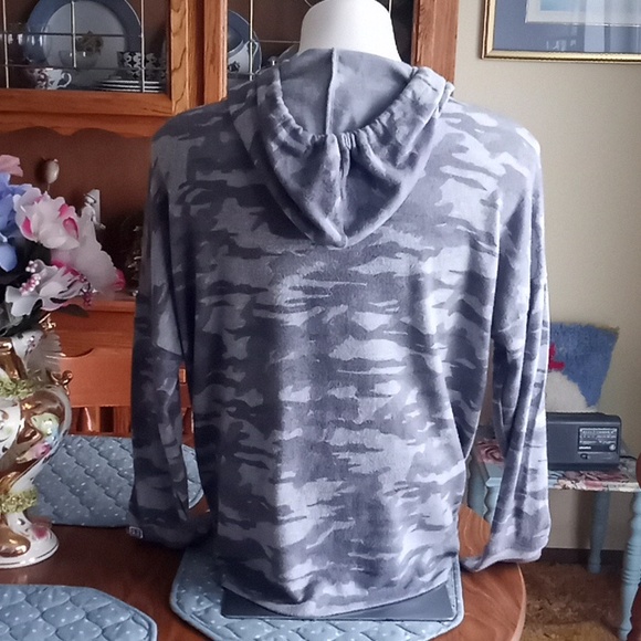 Tailgate New York Knicks Hoodie - Picture 5 of 7